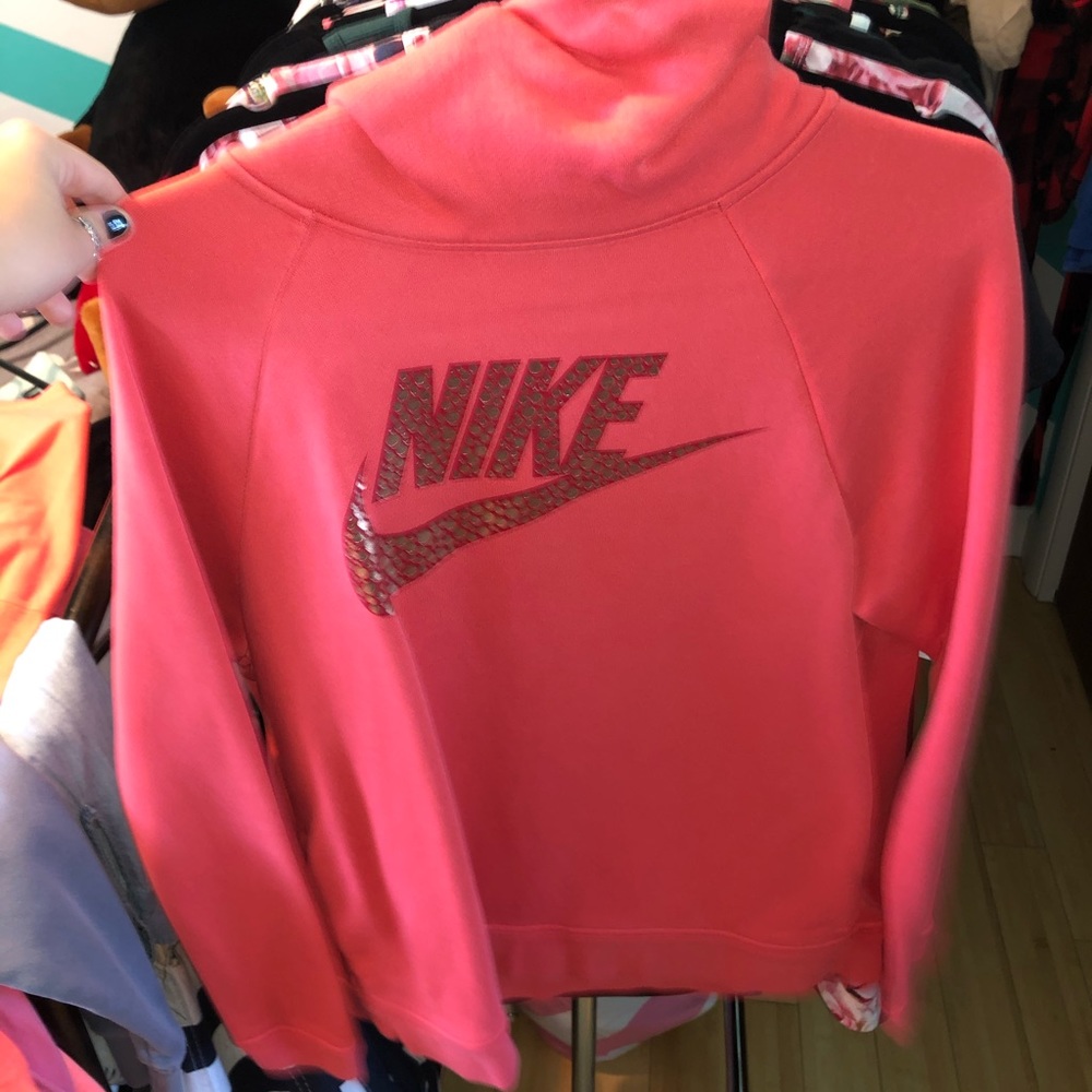 Nike sweatshirt. Never worn too tight.